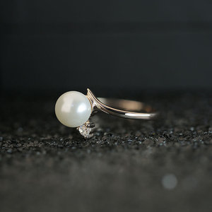Anello in cristallo effetto perla color rosa per donna, accessori moda minimalisti da indossare tutti i giorni - Product Image 3