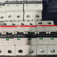 PLC S201-C32 Panel de Control Industrial de 32 Puntos de E/S 240V/110V/220V Modbus/EtherCAT con Montaje en Riel DIN