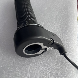 Poignée d'accélérateur rotative de remplacement pour trottinette électrique Good Geofought F8, pièce de rechange facile à installer - Product Image 3