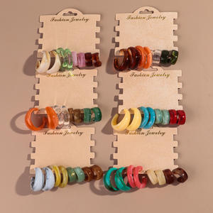 ชุดต่างหูห่วงอะคริลิกรูปตัว C ใหม่เทรนด์2025หลากสีเครื่องประดับประกอบง่ายสำหรับผู้หญิงและเด็กผู้หญิง - Product Image 1