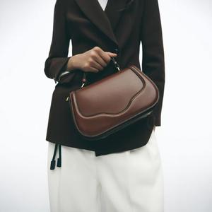 ¡Novedad de 2025! Bolso cruzado de un solo hombro para mujer, bolso de sillín clásico a la moda, versátil de PU para trajes de verano bohemios informales - Product Image 2