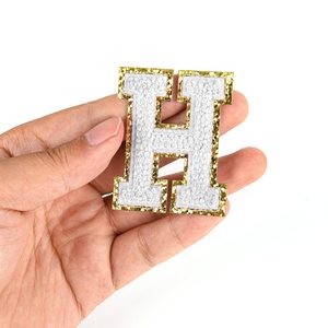 Patchs en feutre non tissé chenille brodés sur mesure OEM professionnels, thermocollants, avec lettres anglaises et design 3D en forme de cœur pour chapeaux - Product Image 2