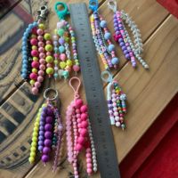 Porte-clés en perles colorées à faire soi-même, fait à la main, pour enfants, breloques pour sac d'école, pendentif mignon en forme de cœur, nœud, fleur, pompon, cadeaux pour filles