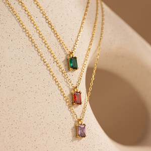 Collar con Colgante Rectangular de Circonita con Piedra de Nacimiento de 12 Meses, Chapado en Oro de 18K, Acero Inoxidable, Joyería - Product Image 3