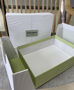 Boîte cadeau avec logo personnalisé Emballage pour soins de la peau Boîte cadeau de luxe haut de gamme à fermeture magnétique - Product Image 2
