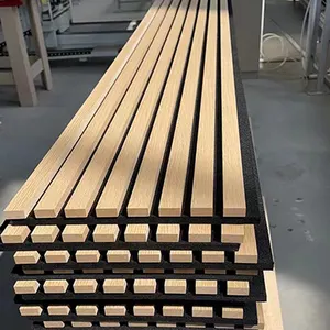 Panel de pared de fibra de poliéster de listón de madera de diseño de madera a prueba de absorción acústica moderna