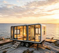 Cabane modulaire préfabriquée confortable et orientée vers l'humain, avec intérieur complet, pour une location de vacances confortable dans un complexe touristique pittoresque