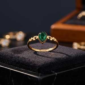 Bague Vintage Classique Plaqué Or avec Cristal Vert Taille Poire Sertie en Bezel, Bijou Femme en Pierre Précieuse pour Usage Quotidien, Fournisseur tiers - Product Image 2