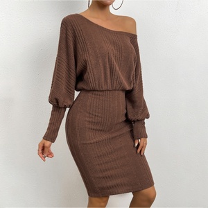 Robe élégante et simple à manches longues en tricot, coupe trapèze, longueur genou, épaules dénudées, unie, décontractée, pour femme, automne - Product Image 2