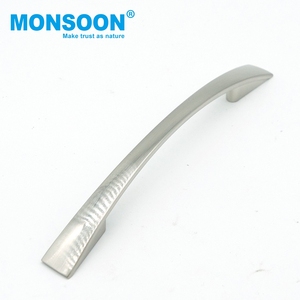 Poignée <span class=keywords><strong>de</strong></span> porte <span class=keywords><strong>de</strong></span> commode, poignée <span class=keywords><strong>de</strong></span> placard, poignée <span class=keywords><strong>de</strong></span> garde-robe, poignées en T courbées en alliage <span class=keywords><strong>de</strong></span> zinc argenté pour cuisine, hôtel, salle <span class=keywords><strong>de</strong></span> bain - Product Image 2