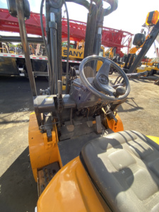 Montacargas TCM FD30 Usado de 3 Toneladas, Diésel, 4x4, de EE. UU., Modelo 2024, Pocas Horas de Uso, Neumáticos Sólidos, para Terreno Accidentado, en Venta - Product Image 5