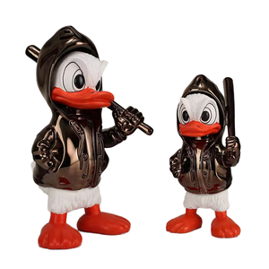 Statue de canard de dessin animé avec bâton de baseball, sculpture artistique en résine colorée, décoration d'intérieur, artisanat électrolytique pour les fêtes de Noël - Product Image 2