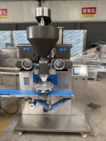 Machine automatique à trois trémies pour la fabrication de gâteaux de lune, kubba, maamoul, pâtisseries, biscuits et boules de mochi
