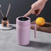 Mug isotherme sous vide 480 ml avec affichage de la température, poignée et infuseur à thé, personnalisable avec logo, idéal pour cadeaux promotionnels - Édition 2026