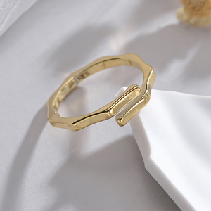 แหวนเปิดดีไซน์ลายไม้ไผ่ทรงเรขาคณิตสีทอง18K สำหรับสุภาพสตรีสาวๆทำจากสเตนเลส - Product Image 4