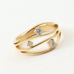 Bague populaire pour femme, délicate, en acier inoxydable plaqué or, avec zircon creux superposé - Product Image 2