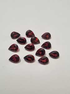 Pierre précieuse naturelle grenat taille poire 5x7 mm en vrac |   Pierre de grenat rouge facettée pour la fabrication de bijoux |   Fournisseur en gros de pierres précieuses - Product Image 4