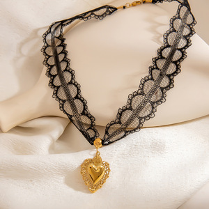 Collar con Colgante de Encaje en Forma de Corazón, Chapado en Oro de 18K, Accesorio de Moda para Fiestas - Product Image 1