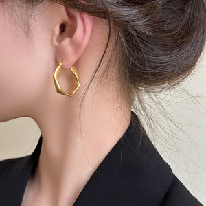 ต่างหูทรงเรขาคณิตไม่สมมาตรสำหรับผู้หญิงต่างหูห่วงสไตล์เรียบง่ายแบบฝรั่งเศส - Product Image 3