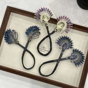 <span class=keywords><strong>Pince</strong></span> à <span class=keywords><strong>chignon</strong></span> en métal motif paon <span class=keywords><strong>pour</strong></span> femme, support de <span class=keywords><strong>chignon</strong></span> <span class=keywords><strong>pour</strong></span> l'arrière de la tête, style coréen - Product Image 1