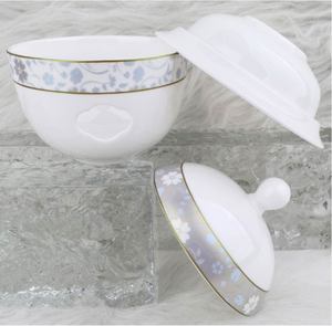 Casserole élégante en céramique bleu clair à motif floral avec couvercle et sous-plat, vaisselle en porcelaine fine, tasse à soupe - Product Image 1