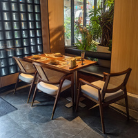 Chaise de salle à manger en bois massif sur le thème thaïlandais personnalisé avec rotin de style asiatique du Sud-Est pour restaurant, hôtel, utilisation en extérieur