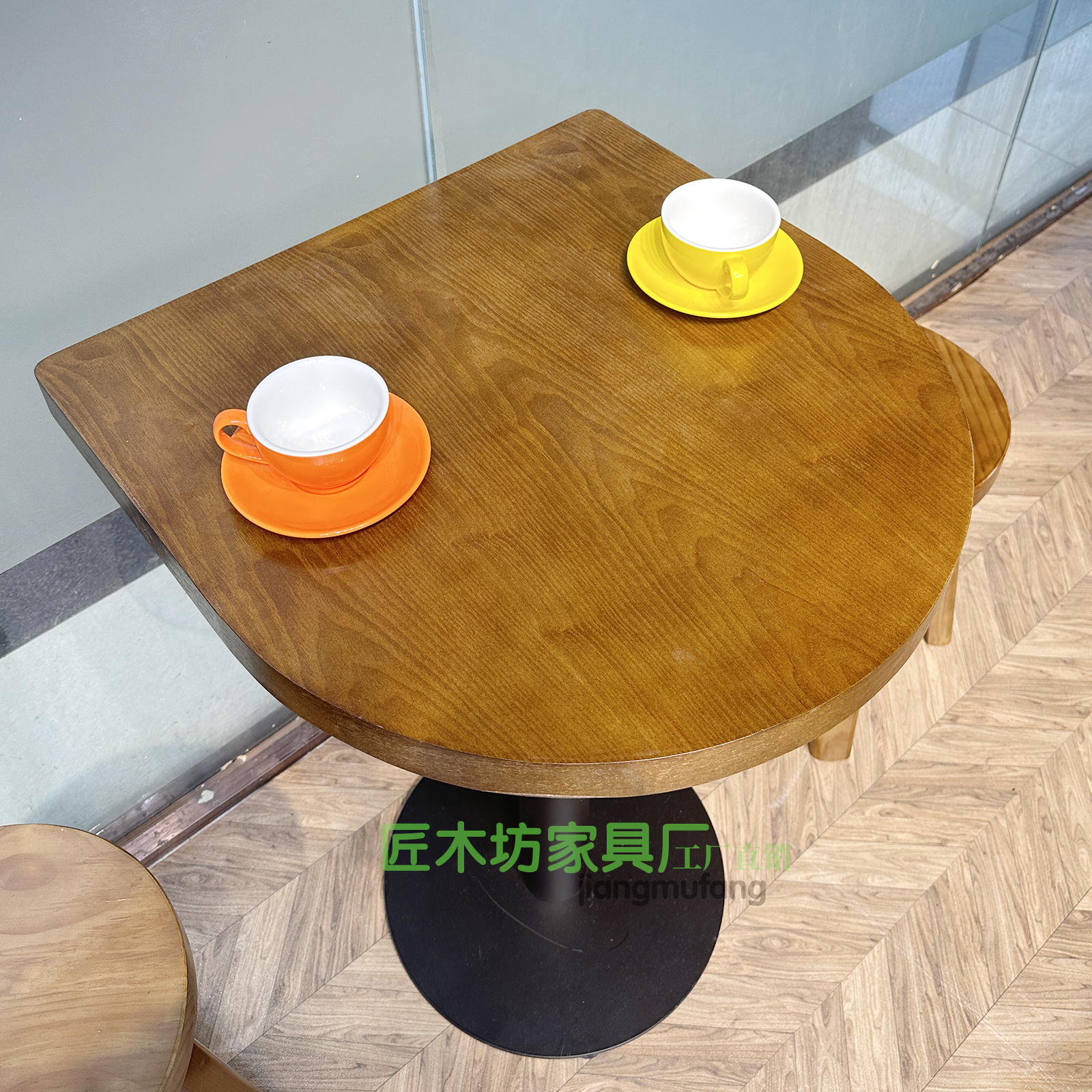 Sticking solid wood semi-round table (steel plate feet)