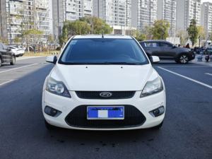 <span class=keywords><strong>Ford</strong></span> <span class=keywords><strong>Focus</strong></span> classique 2013, manuelle, fiable, économique, avec toit ouvrant et capteurs arrière, parfaite pour une première voiture - Product Image 2