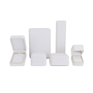 Boîte à <span class=keywords><strong>bijoux</strong></span> haut de gamme en similicuir PU de luxe avec couvercle pour collier et bagues - Product Image 3