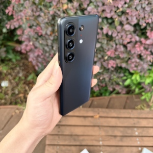 เกมมิ่ง แคมอน 50 โปร 5G รองรับซิมคู่ หน้าจอ HD 120Hz กล้อง 108MP ระบบปฏิบัติการ Android 15 สมาร์ทโฟน - Product Image 2