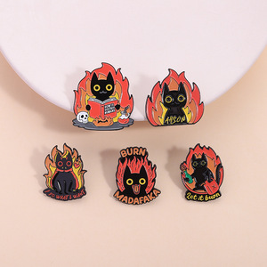 Broche Metálico de Animal Adorable, Pin de Esmalte de Gato Enojado con Llama de Fuego, Broche de Animal para Solapa, Pin para Mochila y Ropa, Regalos para Amigos - Product Image 1