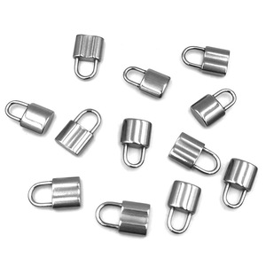 Colgante Pequeño de Acero Inoxidable con Cierre Hidráulico para Joyería DIY, Collares y Pulseras, Colgante Sencillo, Venta al por Mayor Disponible - Product Image 1