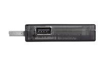 Les double compteur affichent le courant et la tension. Testeur de courant et de tension USB. Compteur de courant et de tension USB.