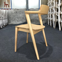 Chaise Peninsula en bois de frêne massif Ferme contemporaine et design minimaliste pour salle à manger et cuisine Chaise à manger
