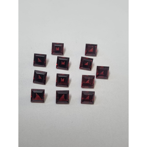 Granat naturel taille carrée 4 mm, pierre précieuse non montée, granat rouge facetté pour la fabrication de bijoux, fournisseur en gros de pierres précieuses - Product Image 1