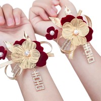 Kit de bracelet floral à porter au poignet en velours bordeaux, orné de perles métalliques et de lettres en strass, pour demoiselle d'honneur et mariée