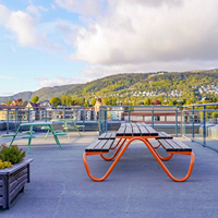 Ensemble de table de pique-nique d'extérieur résistant aux intempéries, lattes en bois massif et structure en métal courbé, sièges intégrés, mobilier de jardin et de parc