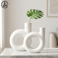 Vase en céramique blanc mat, design géométrique minimaliste ARM LVG, forme circulaire creuse, sculpture moderne en porcelaine, récipient floral