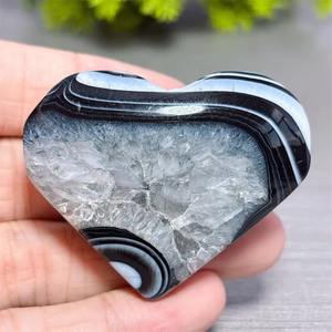 Vente en gros de pierres naturelles polies en agate noire à rayures en forme de cœur, pour la décoration de la maison et les cadeaux de fêtes - Product Image 5