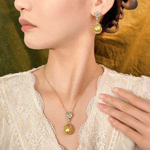 Ensemble de bijoux de haute qualité, écologiques, en cuivre plaqué or, collier et boucles d'oreilles en perles de coquille, imitation perle 16-14 mm - Product Image 3