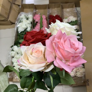 ورود صناعية K-0145 بملمس طبيعي - زهور اصطناعية تبدو حقيقية لديكور المنزل وتزيين طاولات حفلات الزفاف - Product Image 6