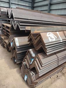 Cornière <span class=keywords><strong>en</strong></span> <span class=keywords><strong>acier</strong></span> doux laminé à chaud pour support structurel <span class=keywords><strong>de</strong></span> construction, cornières <span class=keywords><strong>en</strong></span> <span class=keywords><strong>acier</strong></span> noir - Product Image 4
