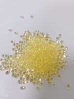 Particules d'adhésif thermofusible transparent jaune pour le collage des bords de meubles en bois, adaptées au collage des bords en PVC épais