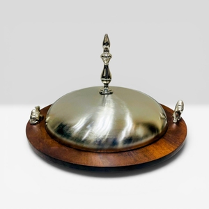 Plat de service rond en métal martelé doré avec couvercle, style glamour, fait main, vaisselle et assiettes, vendeur d'Inde - Product Image 4
