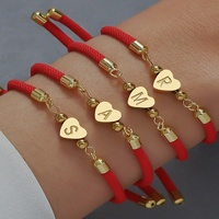 Bracelet Cœur Initial Tendance en Acier Inoxydable Plaqué Or 18K avec Cordon Ajustable – Bijou Unisexe pour Femme, Homme et Couple – Idée Cadeau