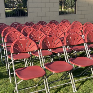 Chaise pliante en acier et plastique avec dossier en éventail et crochet métallique pour événements extérieurs, <span class=keywords><strong>location</strong></span> de mobilier commercial et hôtelier - Product Image 5