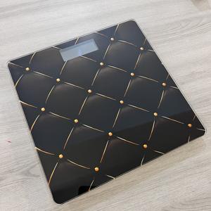 ميزان حمام رقمي بشاشة LCD وميزات تلقائية، موثوق ومريح لقياس الوزن، سعة 180 كجم - Product Image 4