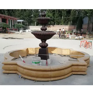 Сад желтый известняк фонтан воды с бронзовой статуей