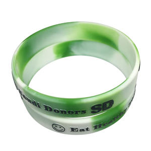 לוגו מותאם אישית צמידים מודפסים <span class=keywords><strong>wristbands</strong></span> סיליקון בצבע מסולל פרסומת - Product Image 1