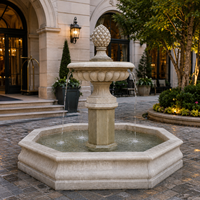 Fuente de jardín exterior con esculturas de figuras clásicas y fuente de agua de mármol arenisca amarilla para plaza